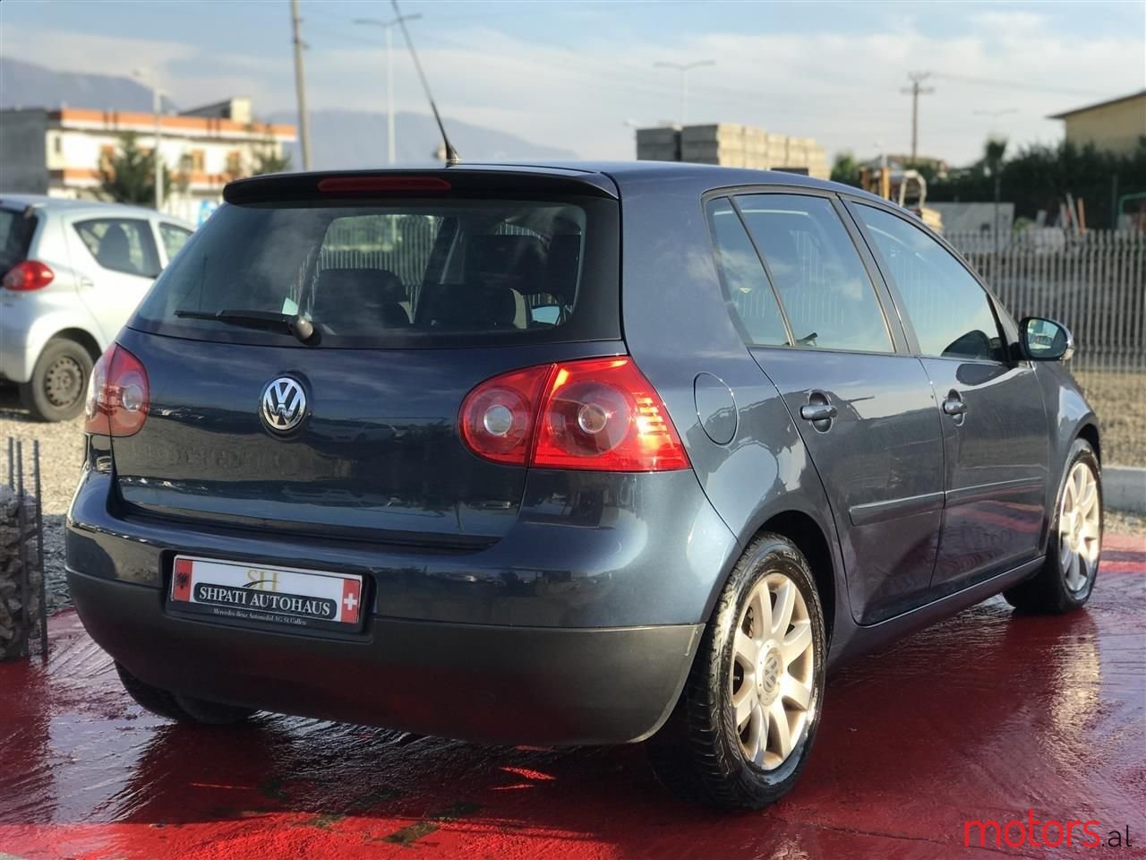 2005' Volkswagen Golf photo #4