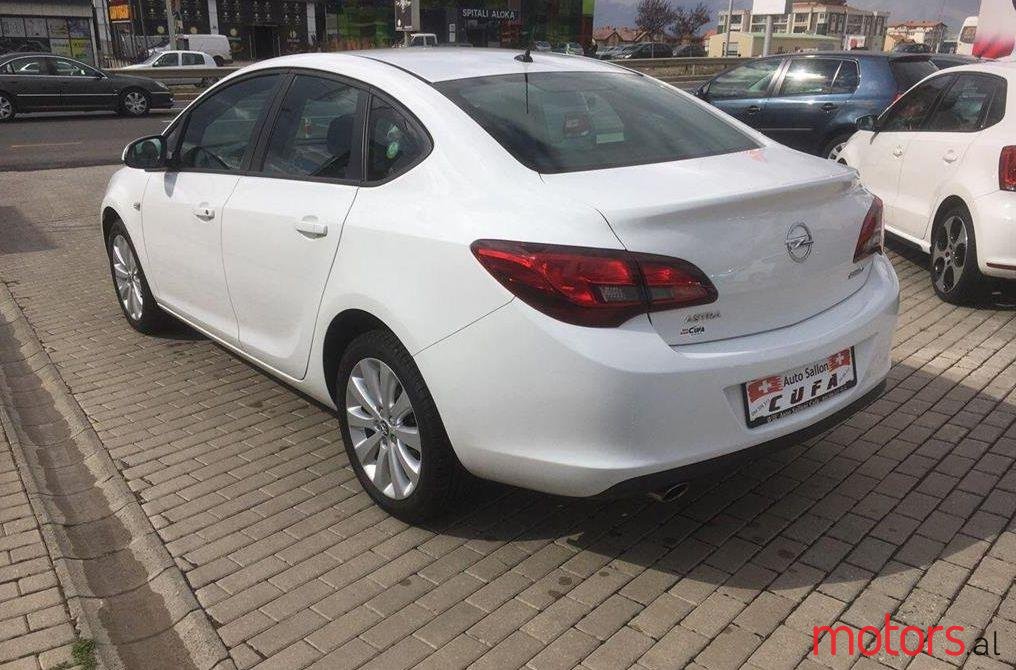 2012' Opel Astra photo #1