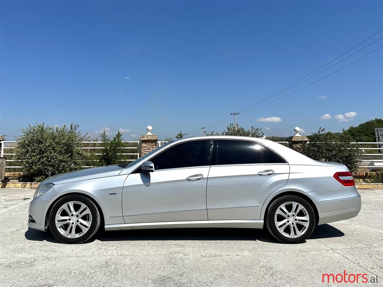2012' Mercedes-Benz E 220 photo #6