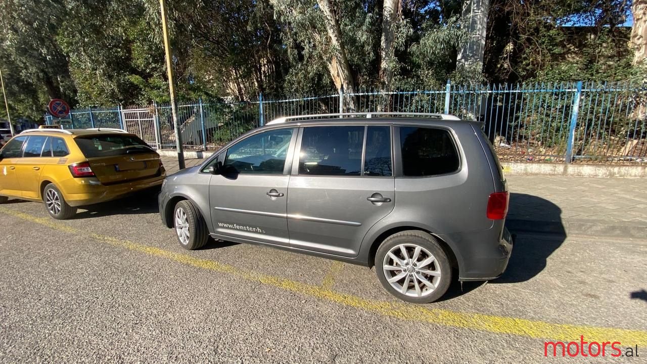 2011' Volkswagen Touran photo #4