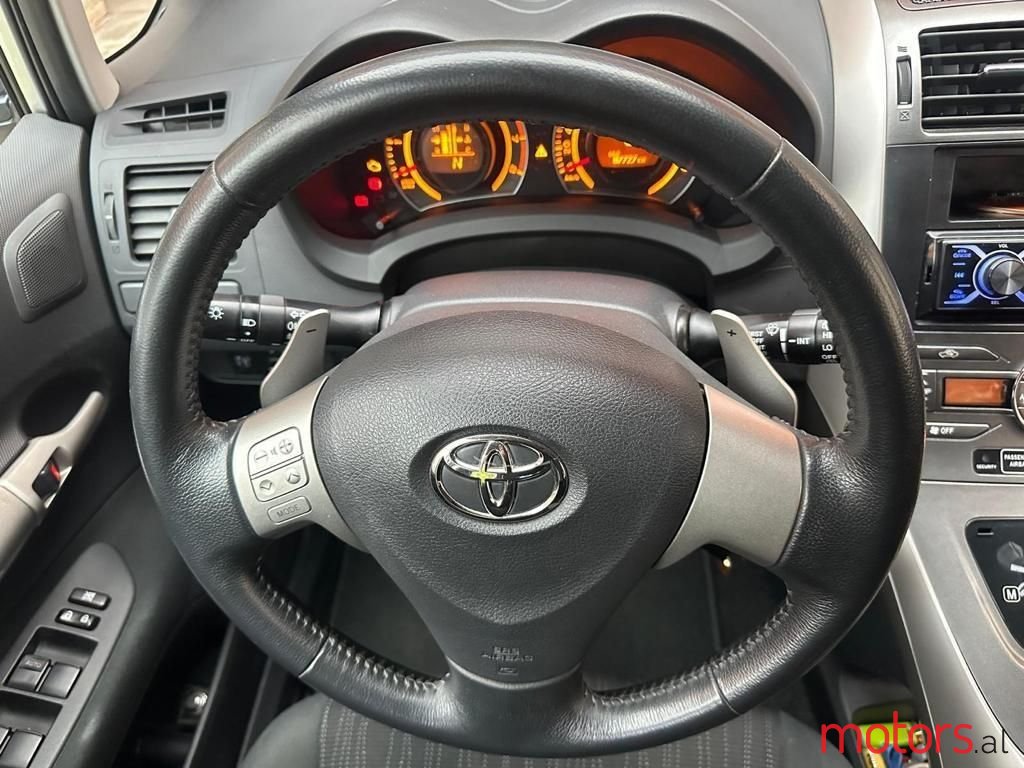 2008' Toyota Auris photo #6