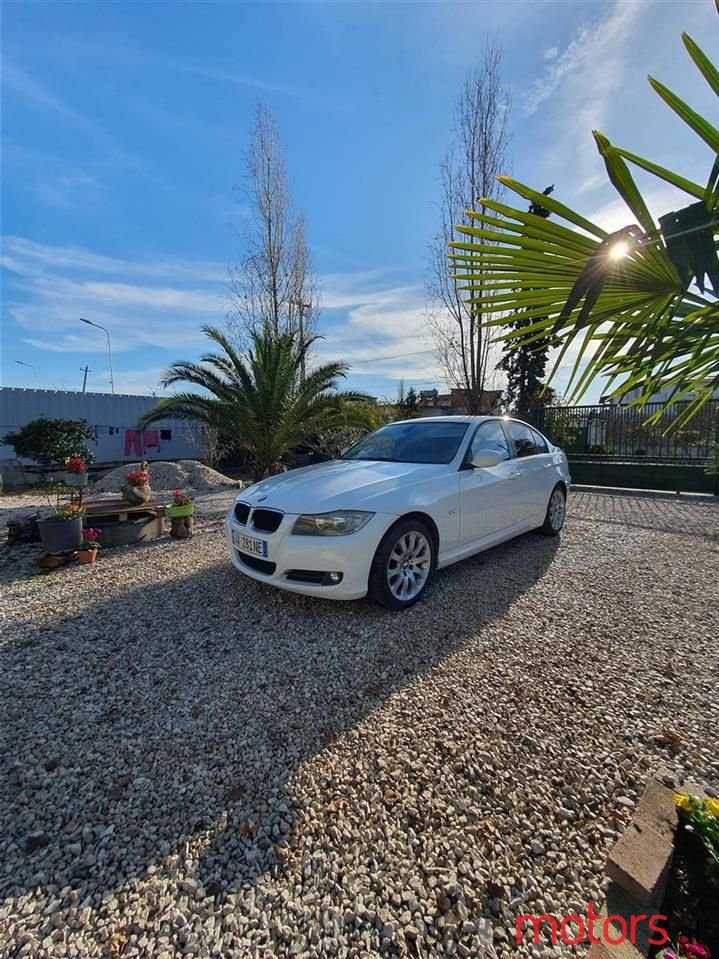 2010' BMW 316 photo #1