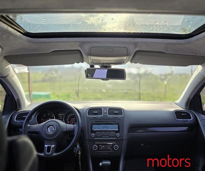 2010' Volkswagen Golf photo #4