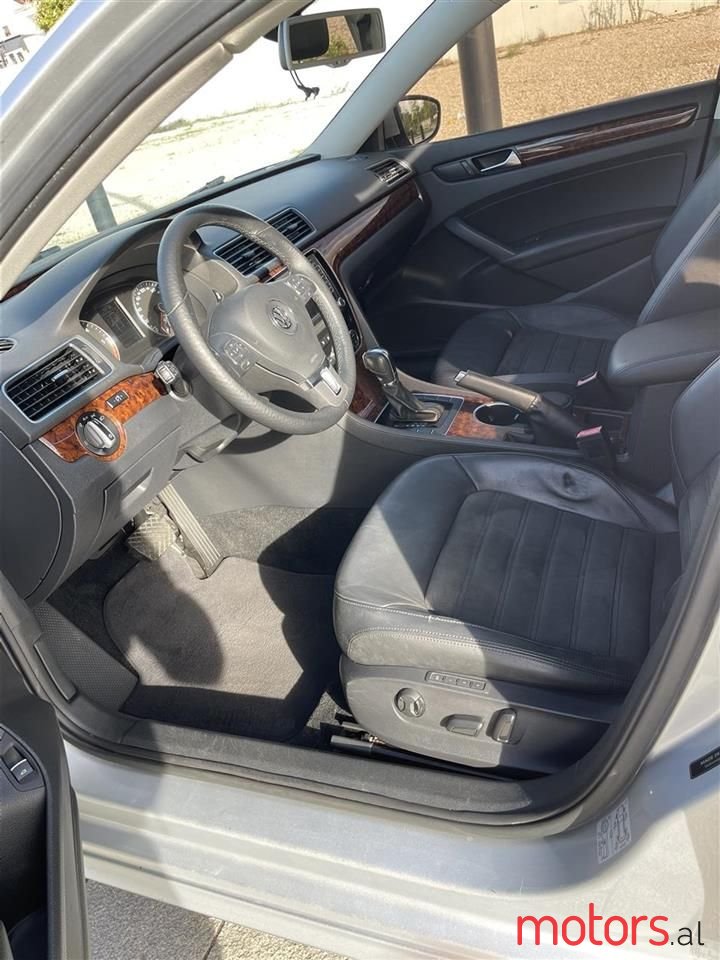 2013' Volkswagen Passat photo #6