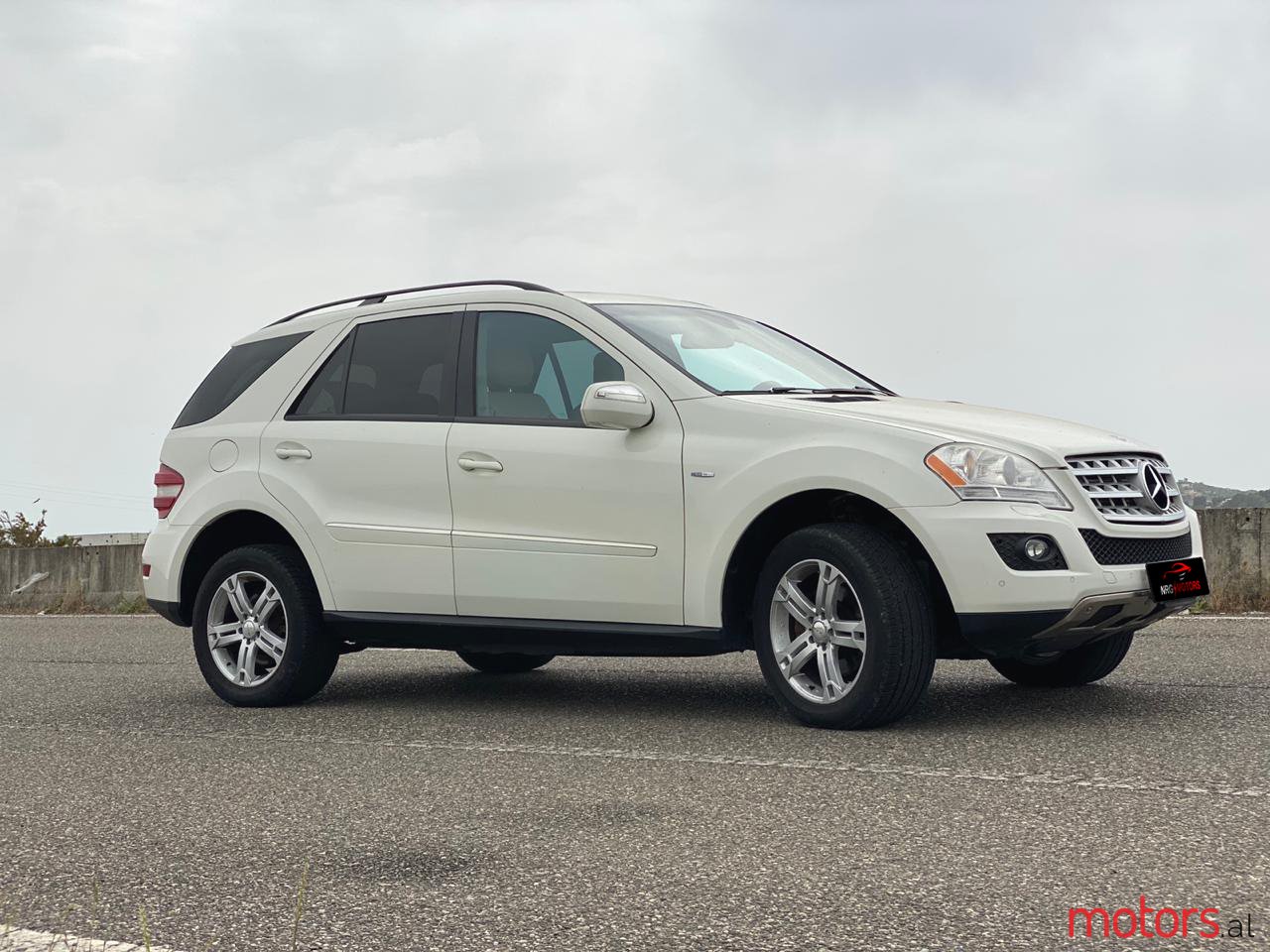 2009' Mercedes-Benz ML 300 photo #4