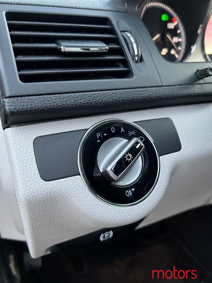 2010' Mercedes-Benz 220 photo #3