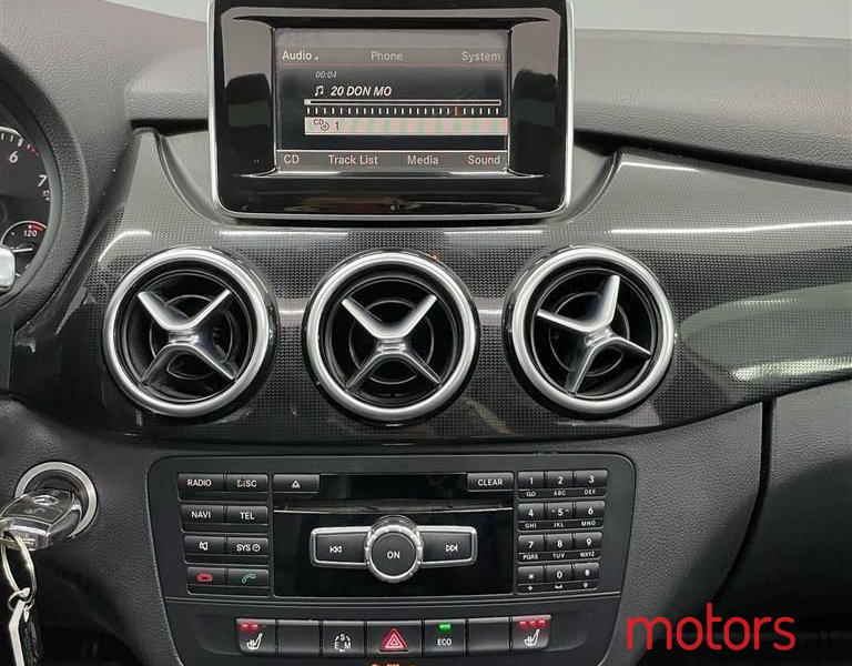 2014' Mercedes-Benz B 250 photo #2