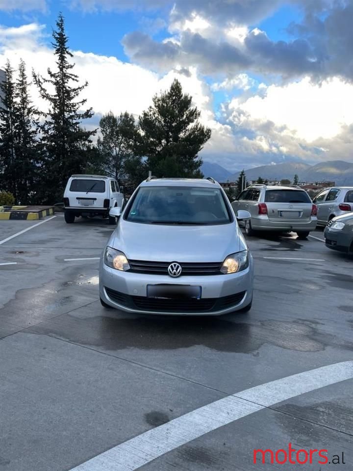 2009' Volkswagen Golf Plus photo #3