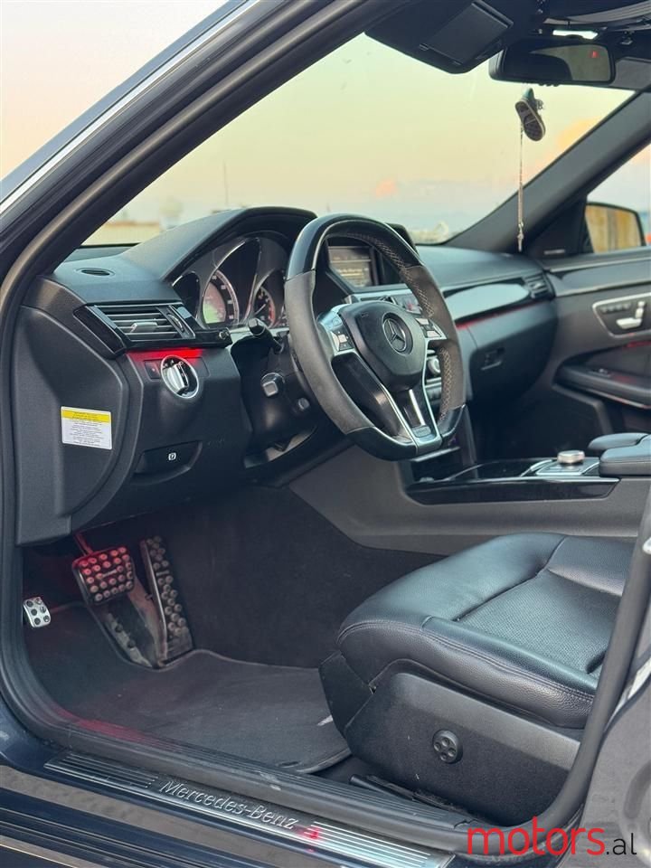 2011' Mercedes-Benz E 350 photo #4