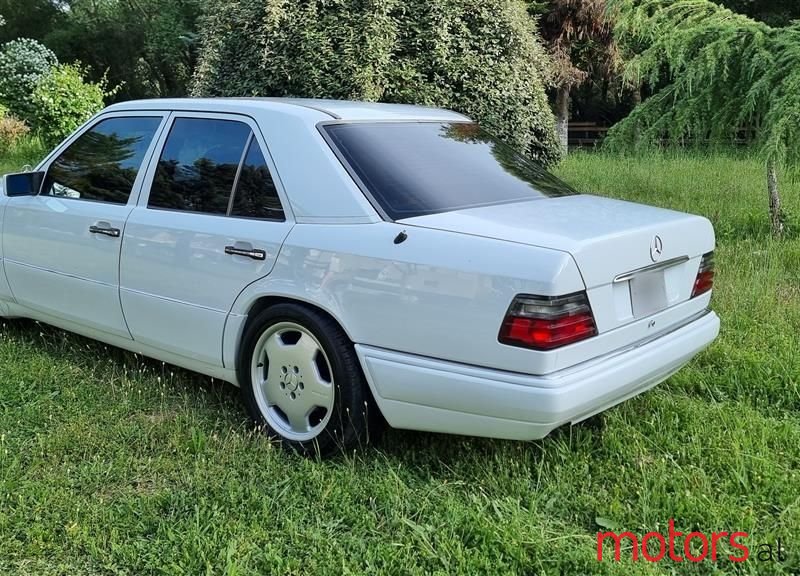 1993' Mercedes-Benz E 500 photo #1