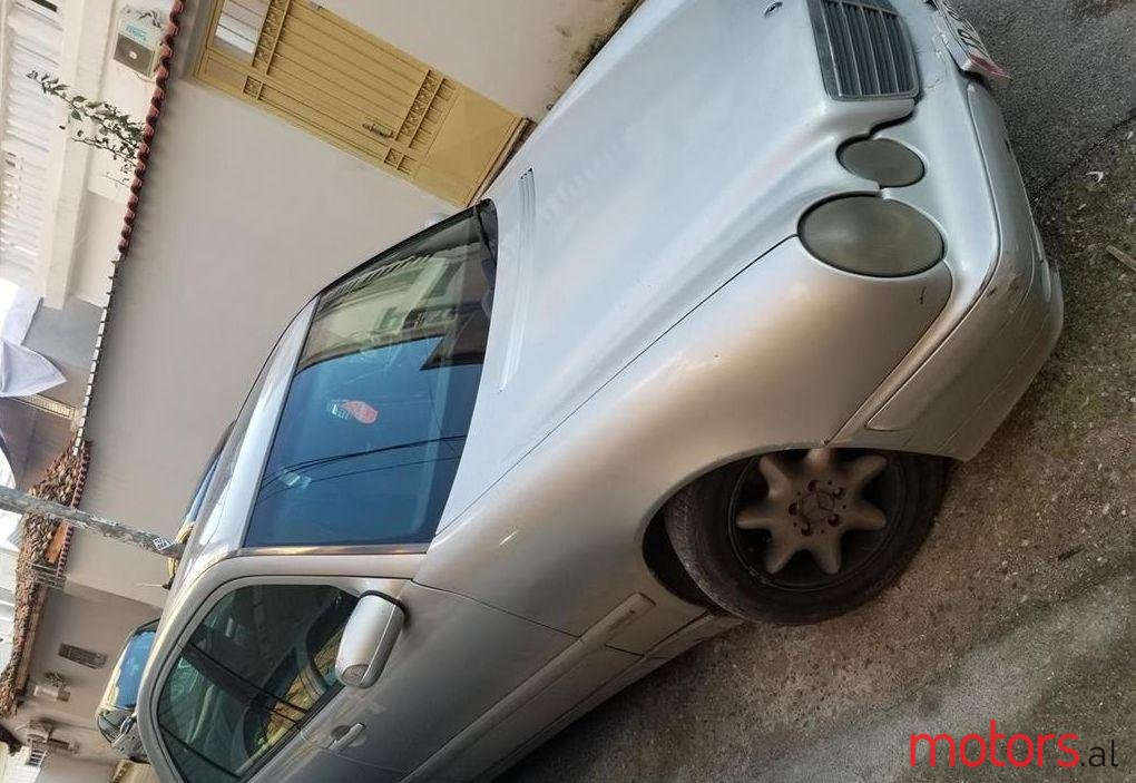 2001' Mercedes-Benz E 200 photo #1