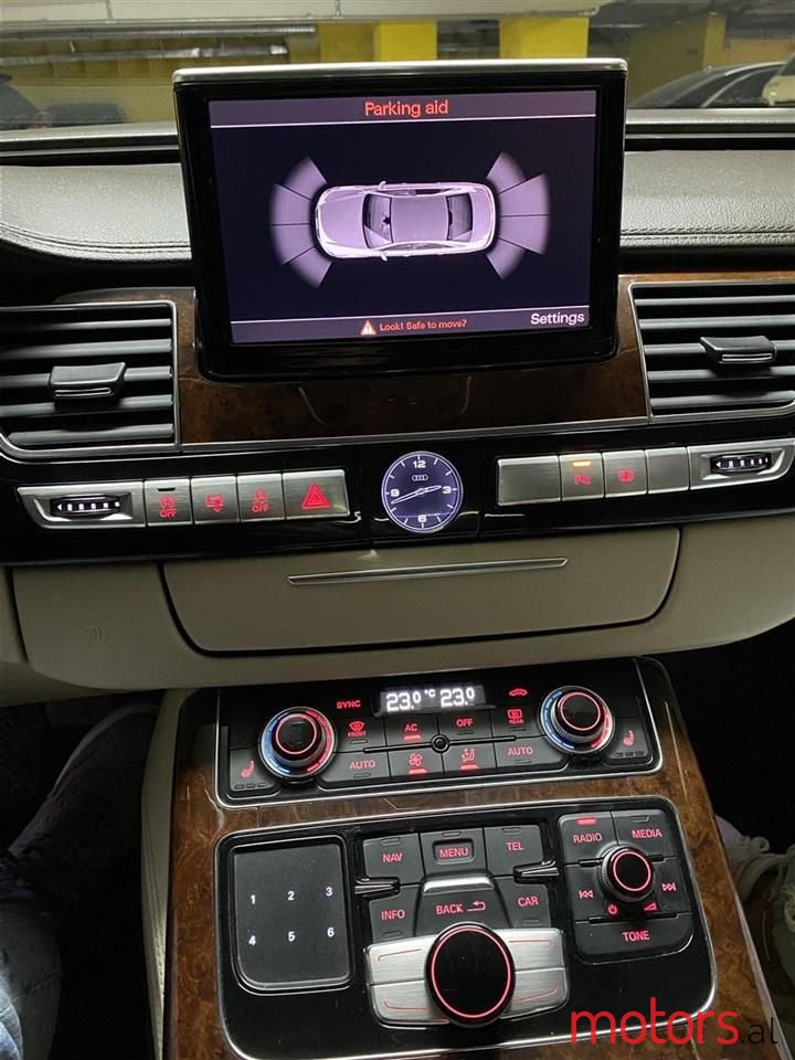 2012' Audi A8 photo #5