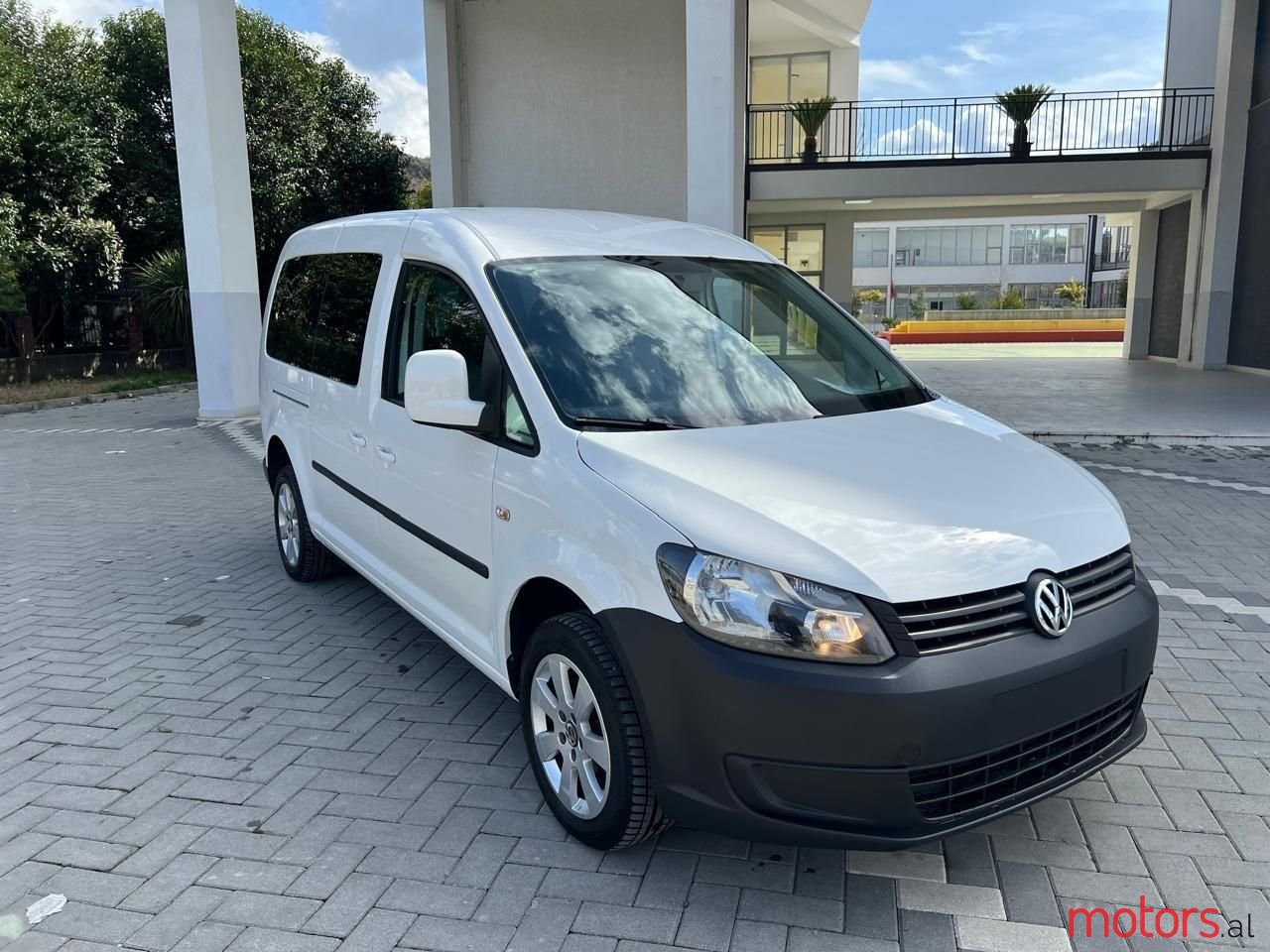 2012' Volkswagen Caddy photo #1