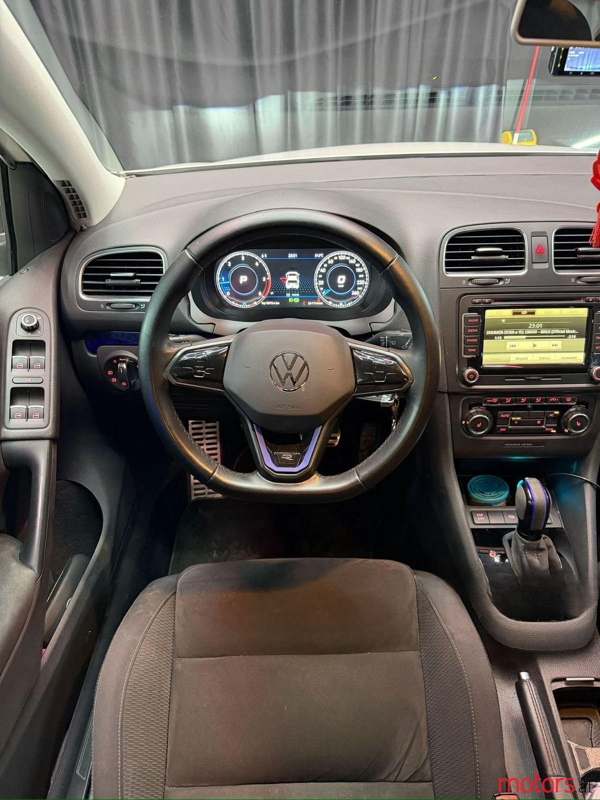 2010' Volkswagen Golf photo #2