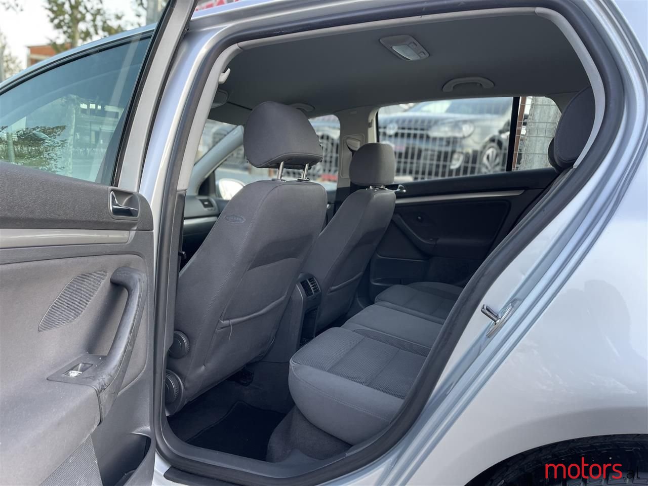 2005' Volkswagen Golf photo #3