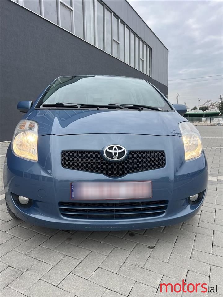 2008' Toyota Yaris photo #4