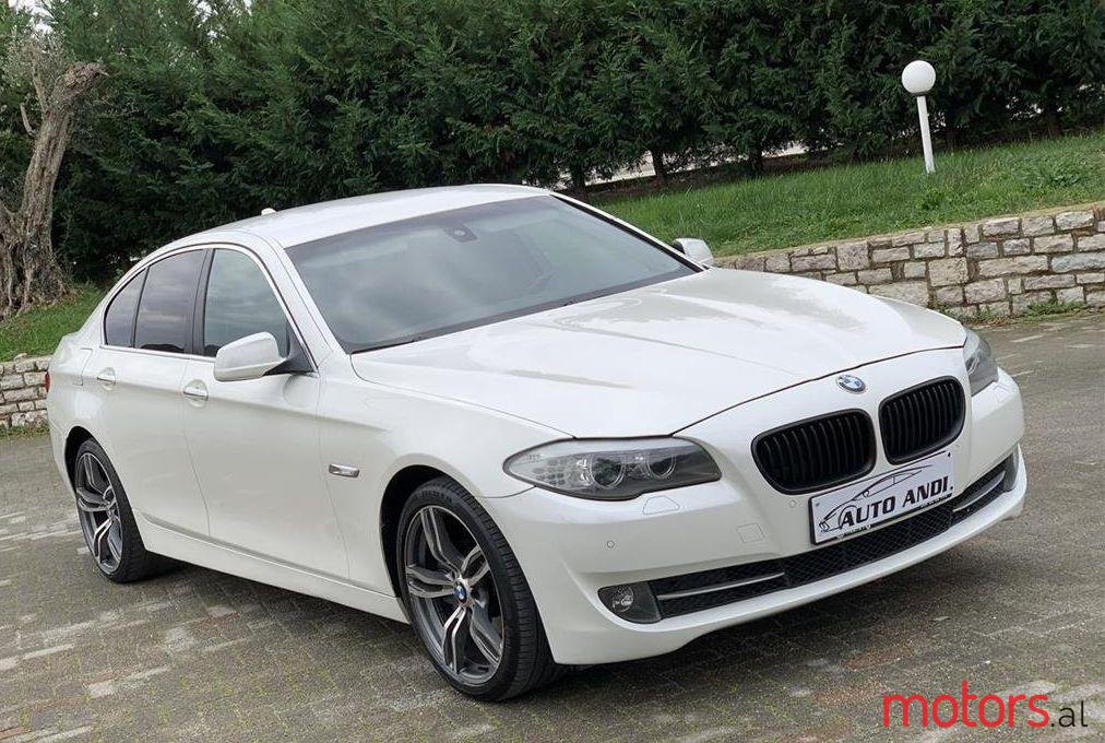 2011' BMW 530 photo #1