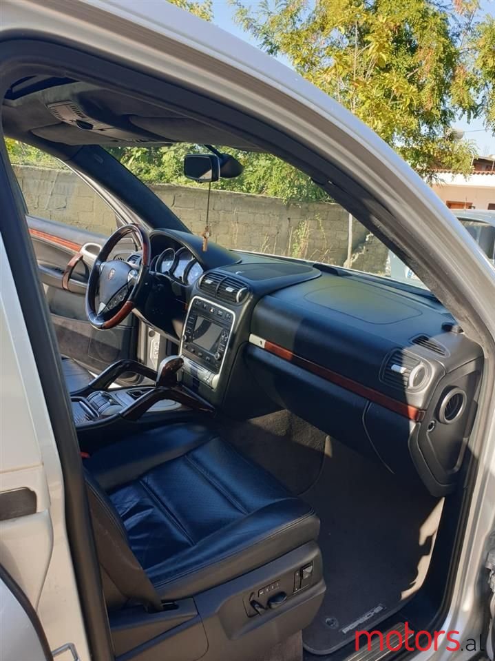 2006' Porsche Cayenne photo #3