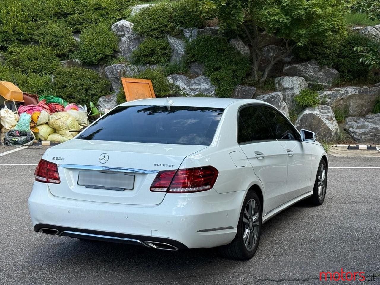 2015' Mercedes-Benz E 220 photo #2