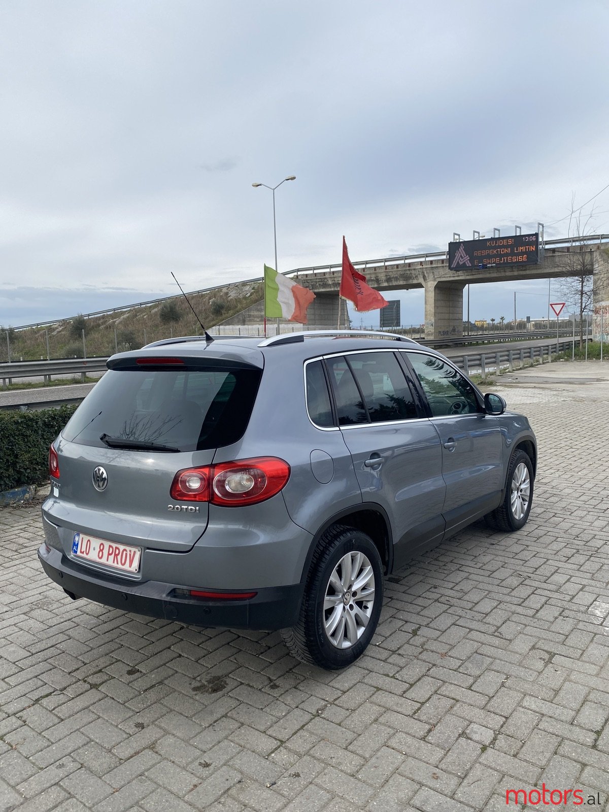 2008' Volkswagen Tiguan photo #5