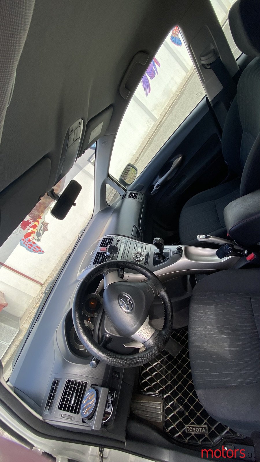 2009' Toyota Auris photo #1