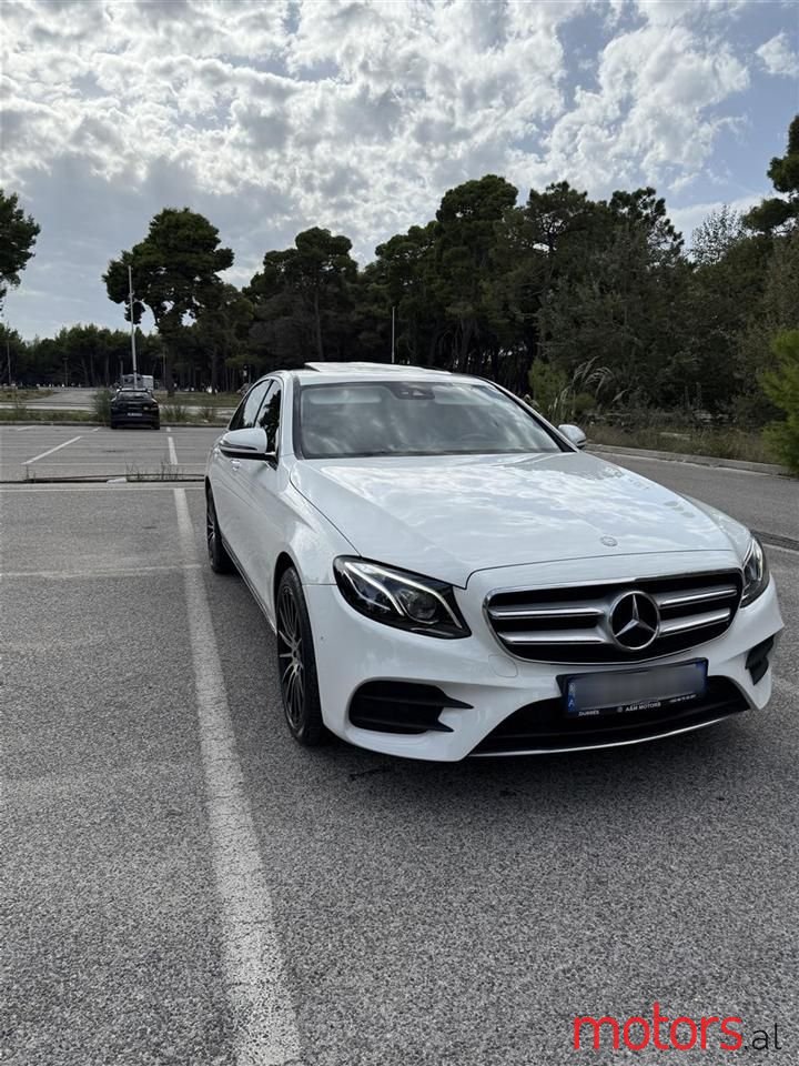 2017' Mercedes-Benz E 220 photo #1