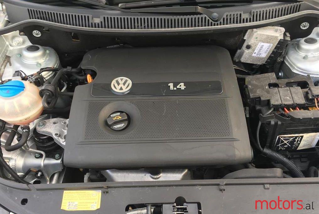 2005' Volkswagen Polo photo #3