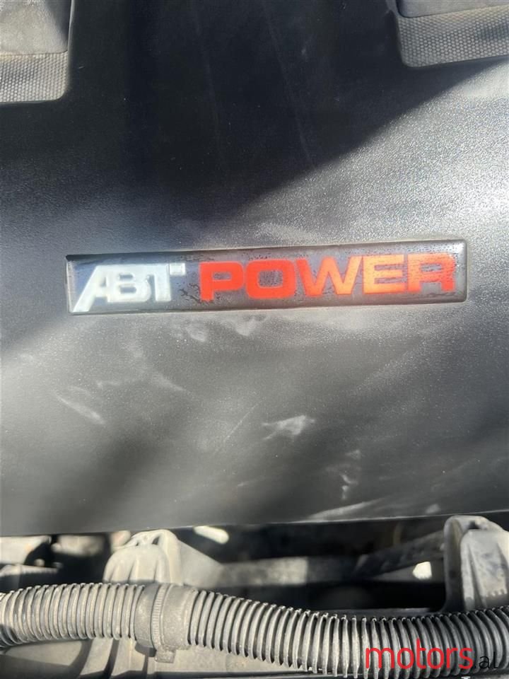 2011' Volkswagen Touareg photo #4