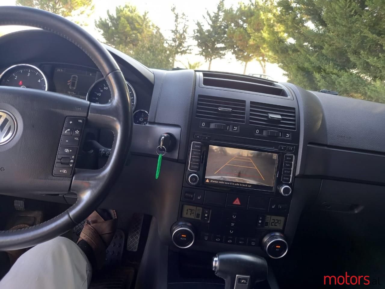 2010' Volkswagen Touareg photo #4