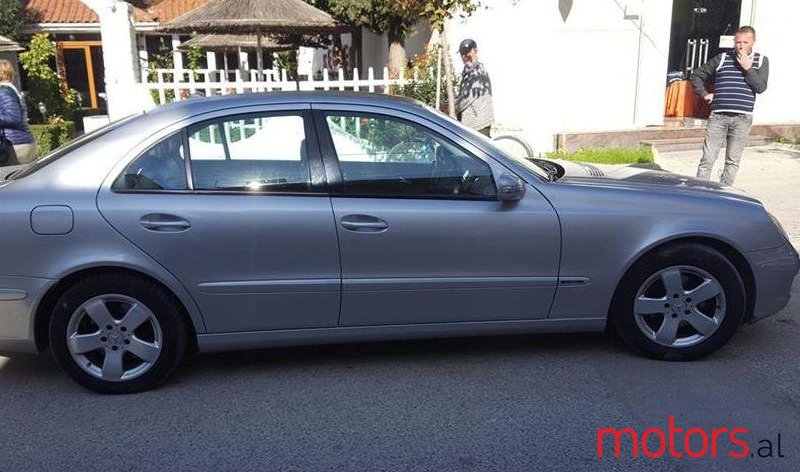 2005' Mercedes-Benz E 200 photo #1