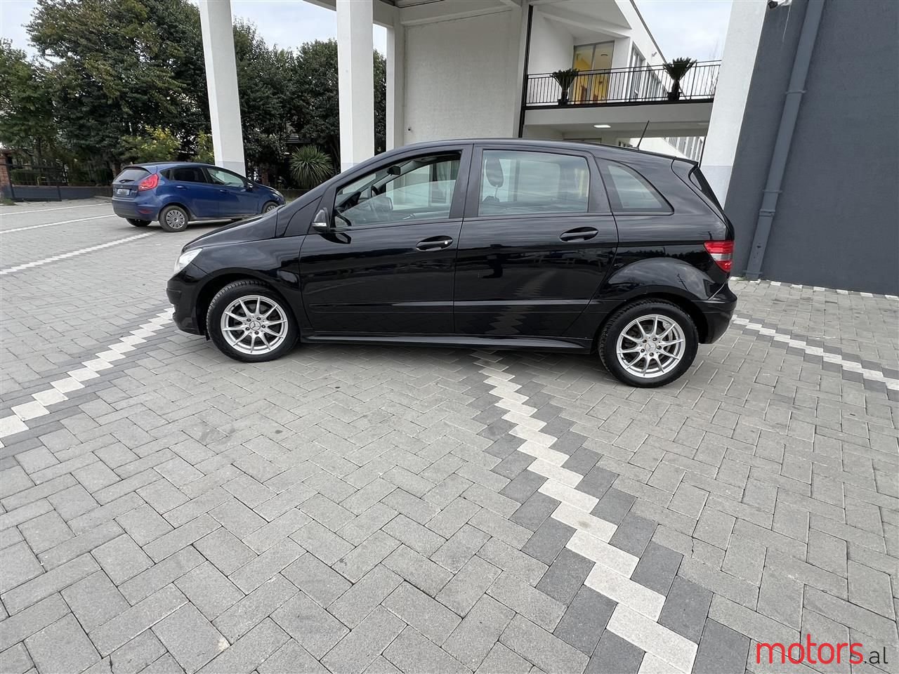 2010' Mercedes-Benz B 180 photo #4