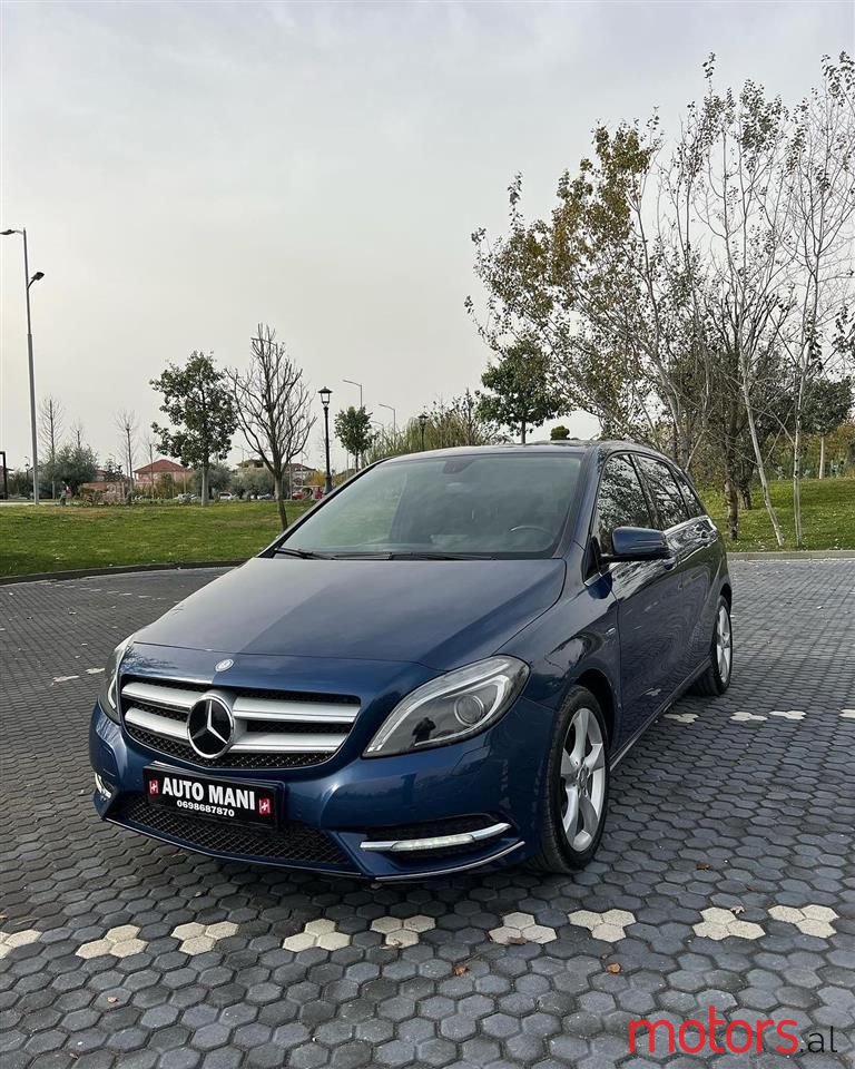 2013' Mercedes-Benz B 180 photo #5