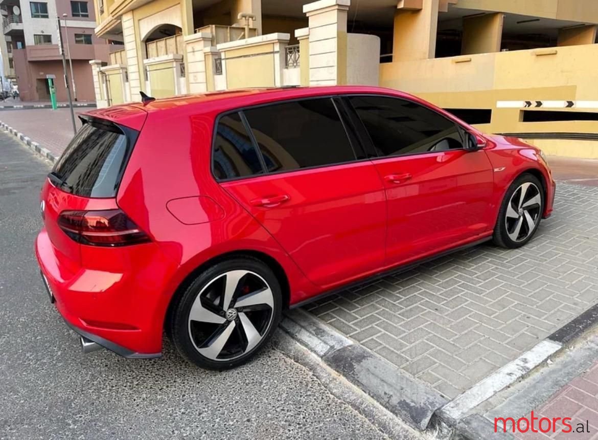 2019' Volkswagen Golf photo #4