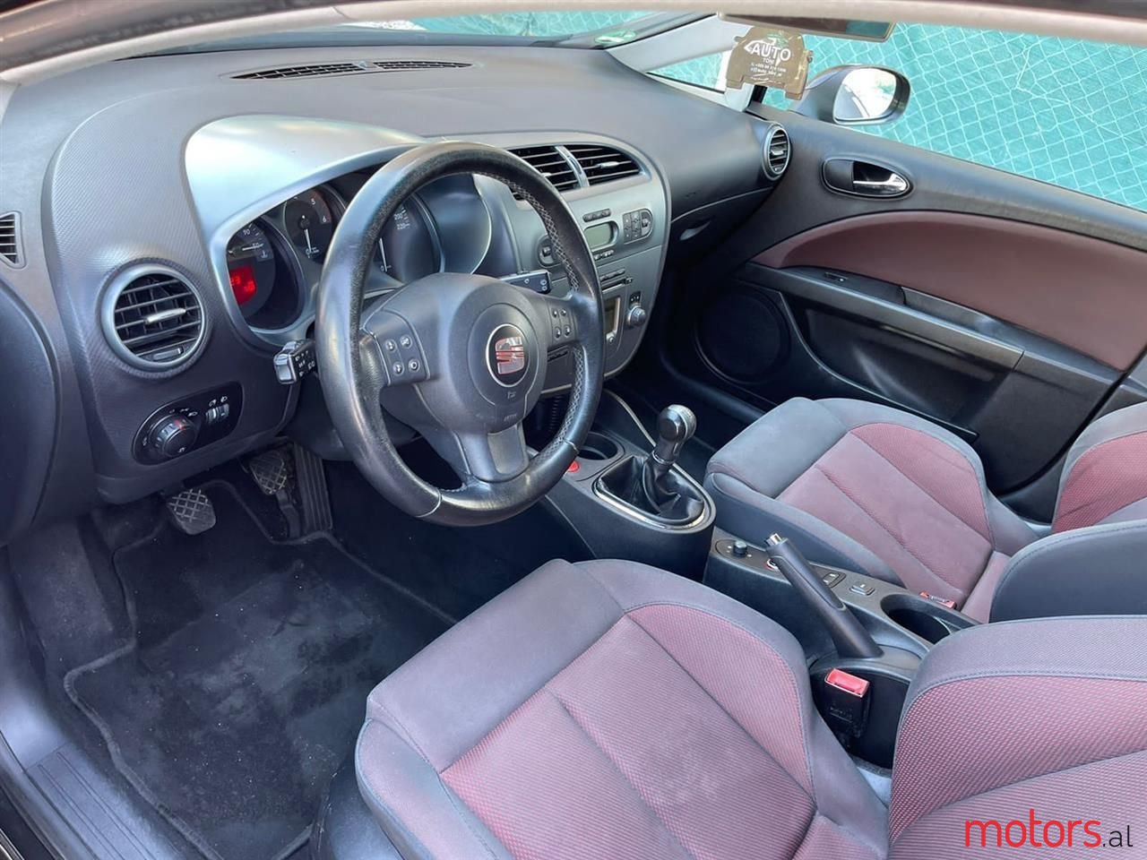 2007' SEAT Leon photo #5