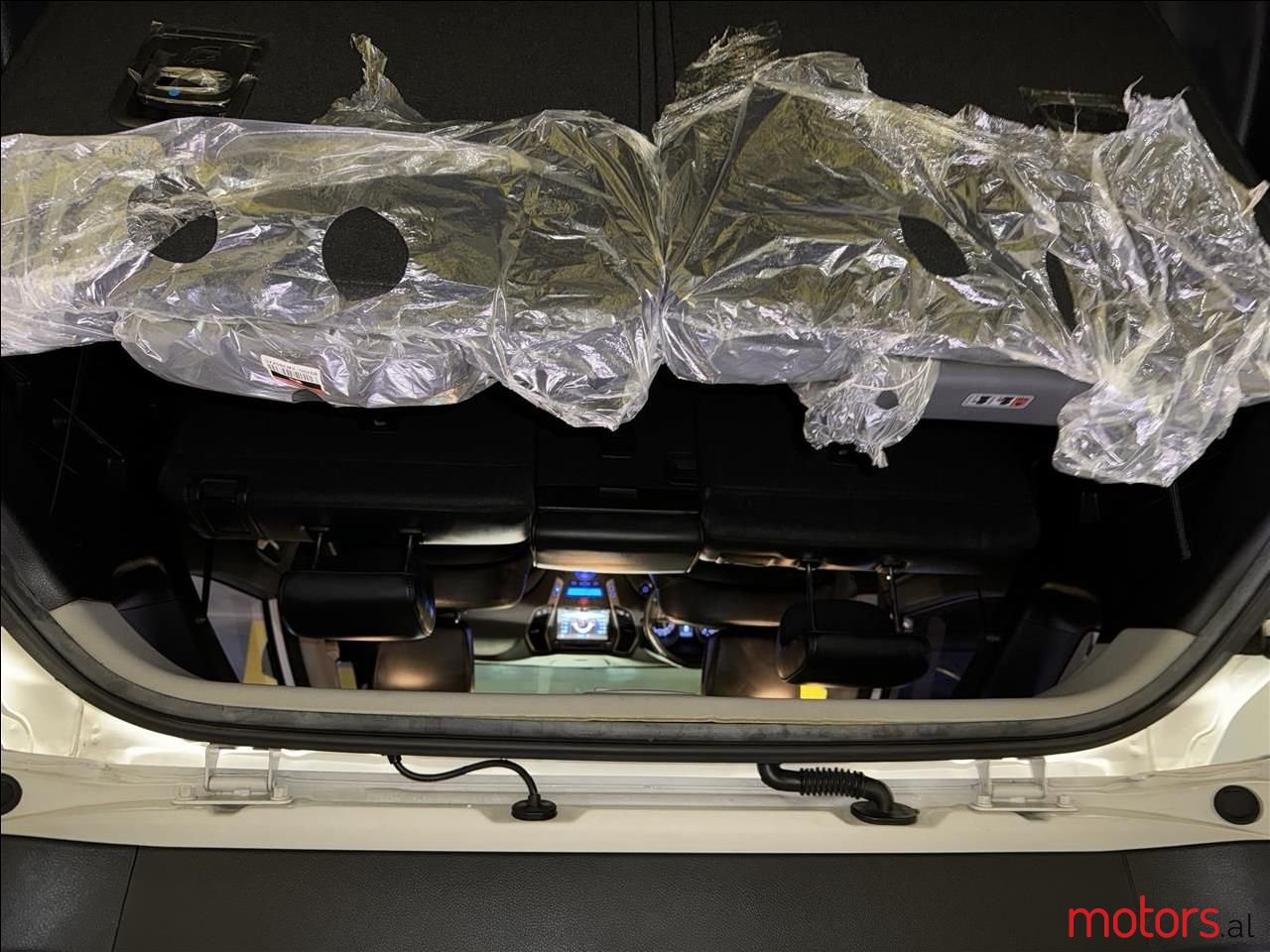 2012' Hyundai Santa Fe photo #5