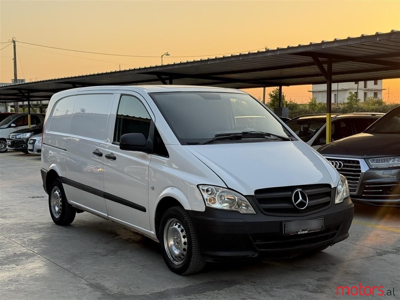 2011' Mercedes-Benz Viano photo #5