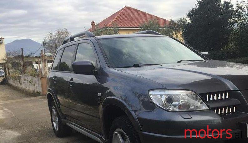 2006' Mitsubishi Outlander photo #1