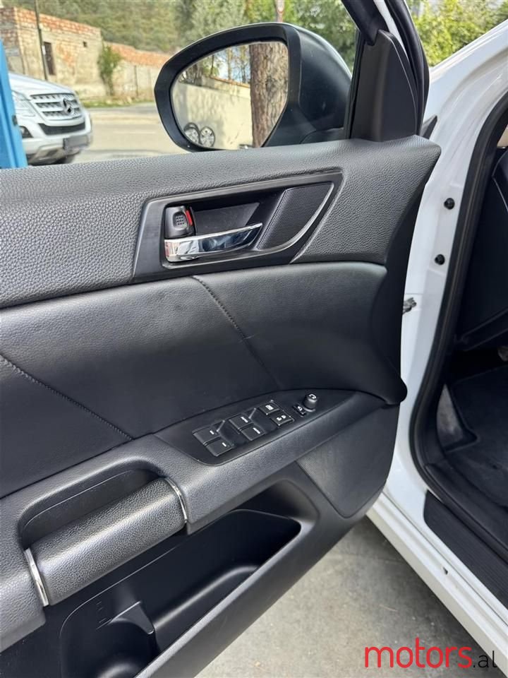 2010' Suzuki Kizashi photo #6