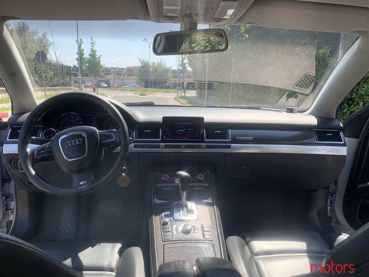 2007' Audi S8 photo #3