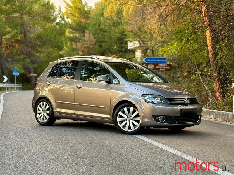 2009' Volkswagen Golf Plus photo #4