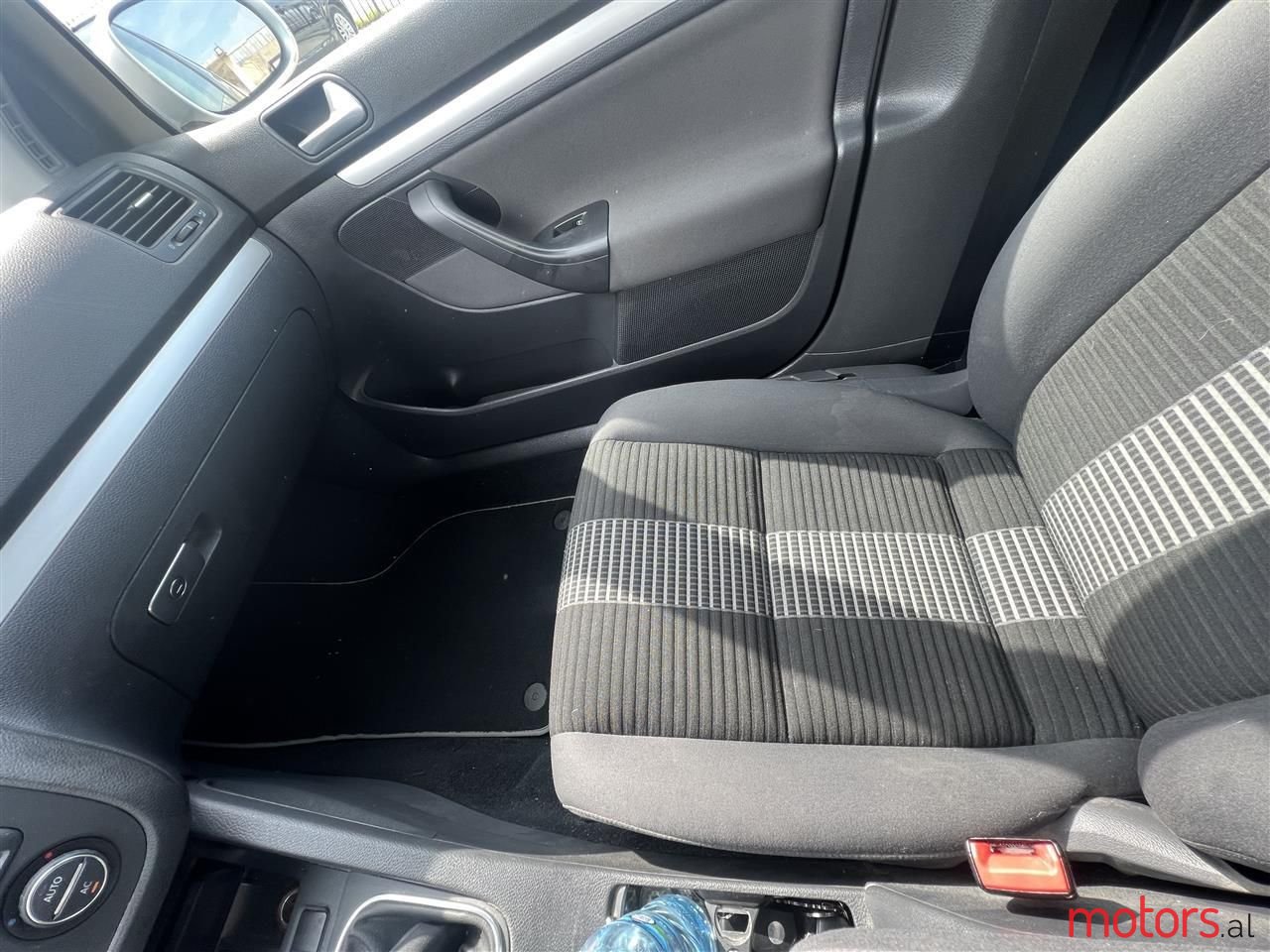 2008' Volkswagen Golf photo #6