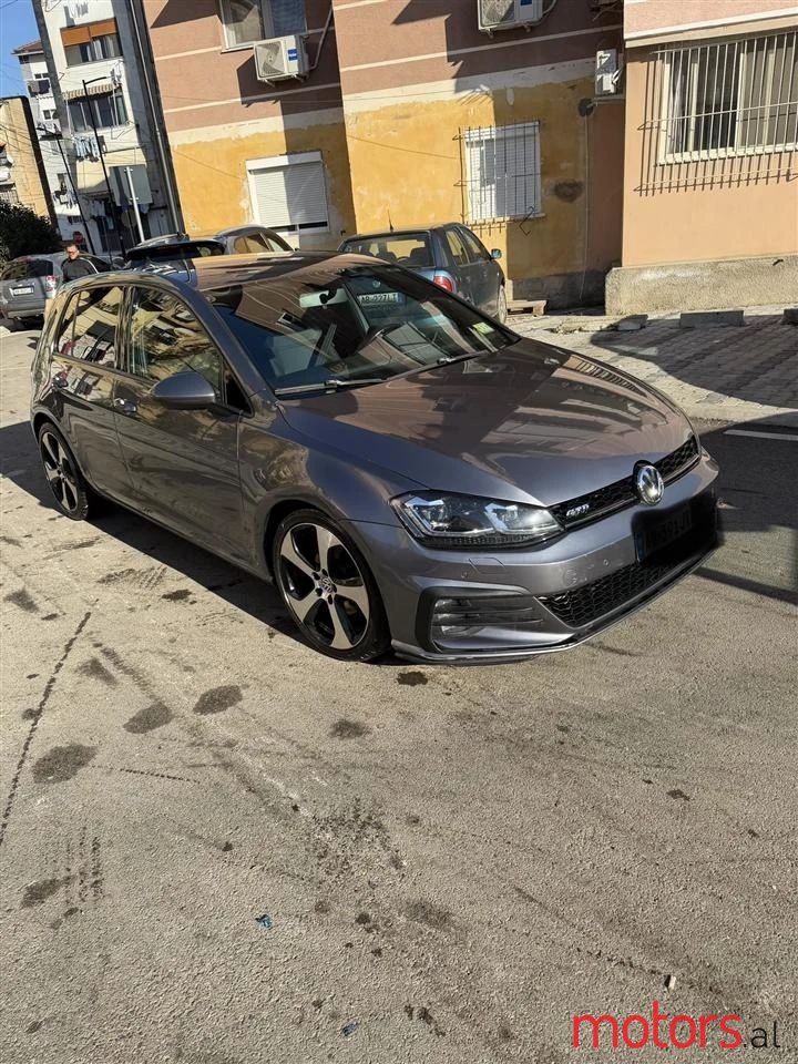 2015' Volkswagen Golf photo #1