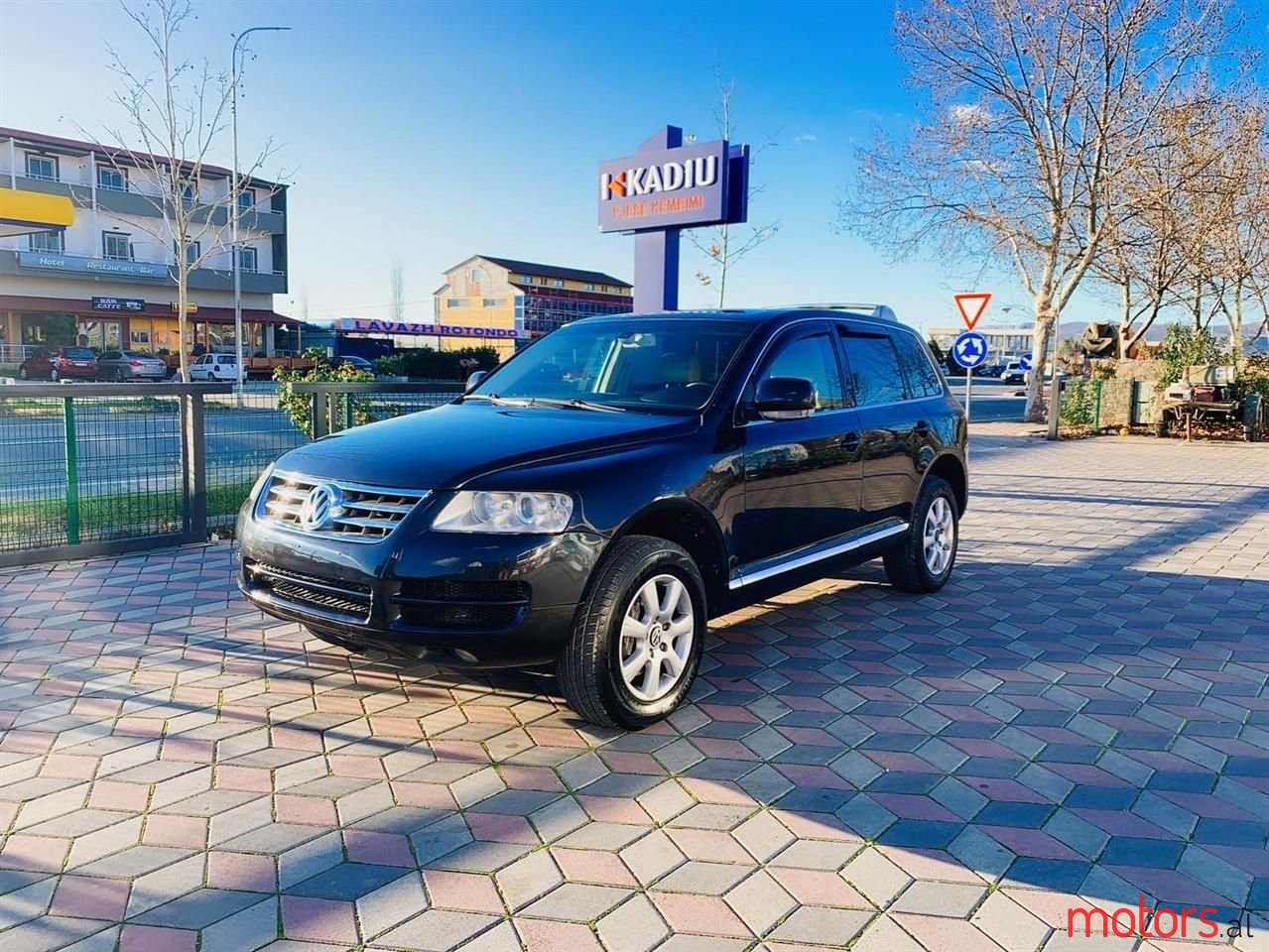 2007' Volkswagen Touareg photo #1