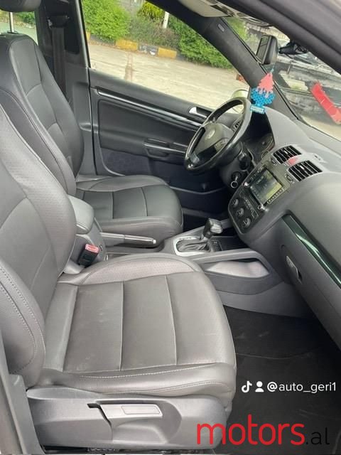 2008' Volkswagen Golf photo #5