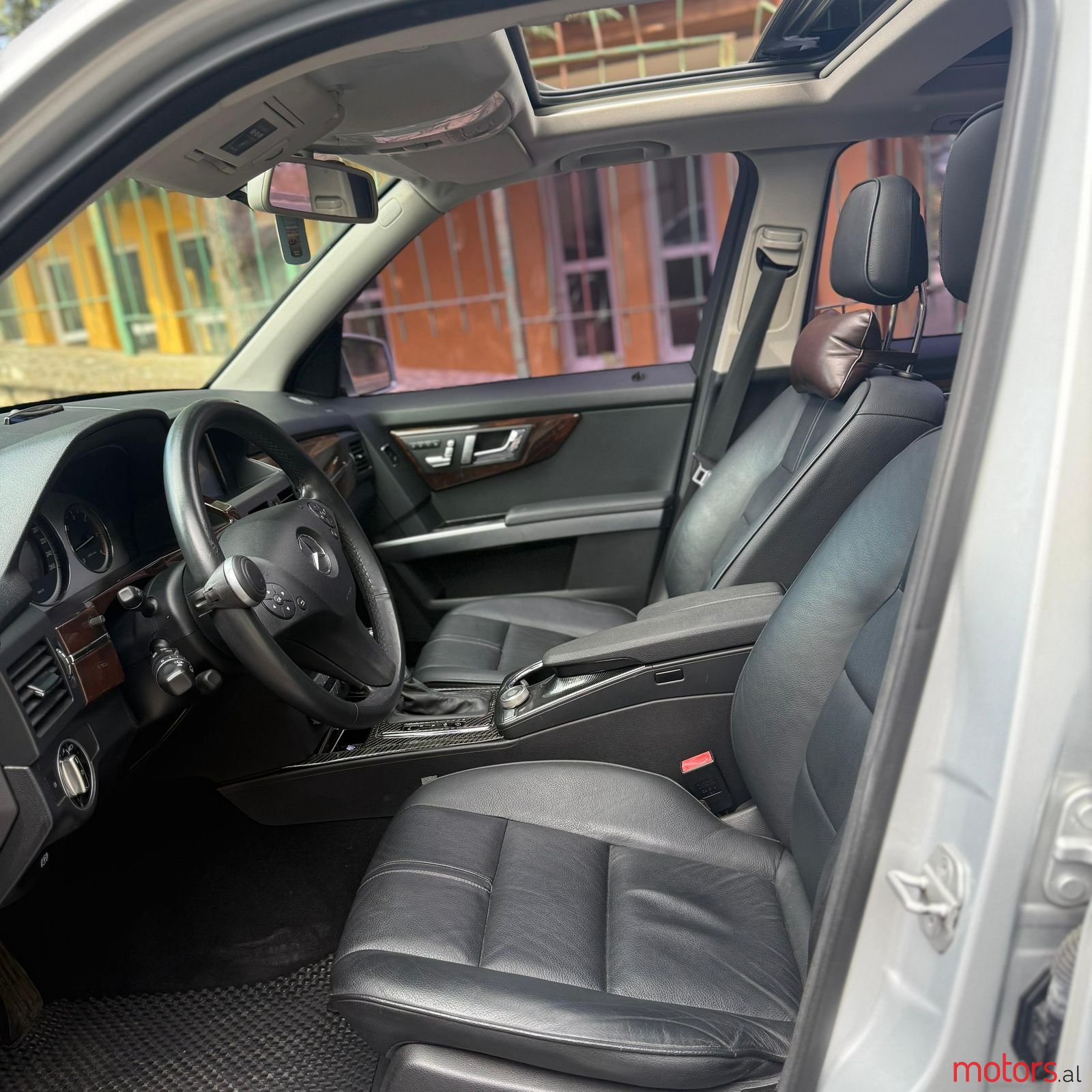 2011' Mercedes-Benz GLK 220 photo #2