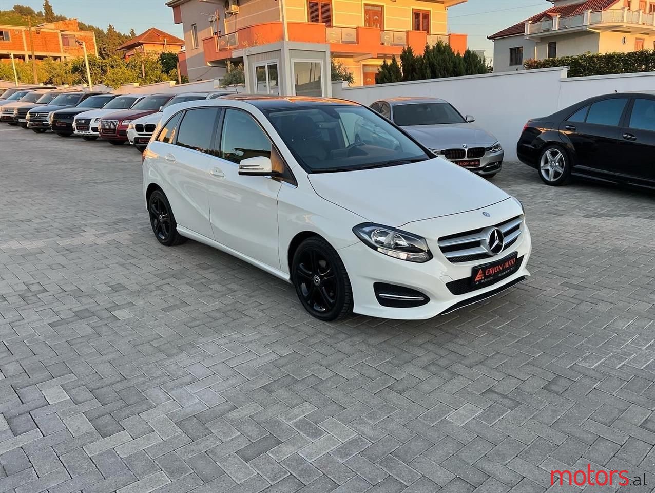 2015' Mercedes-Benz B 180 photo #2