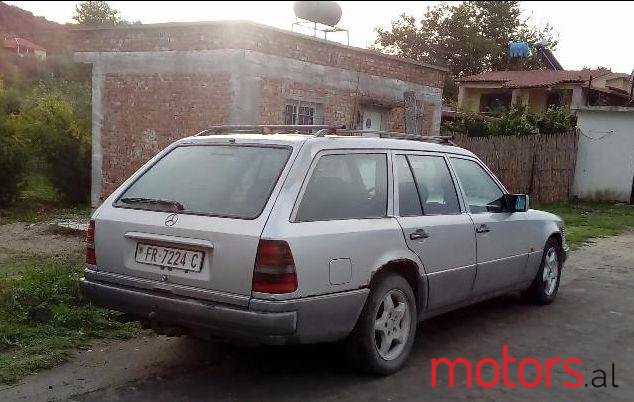 1990' Mercedes-Benz E-Class photo #1