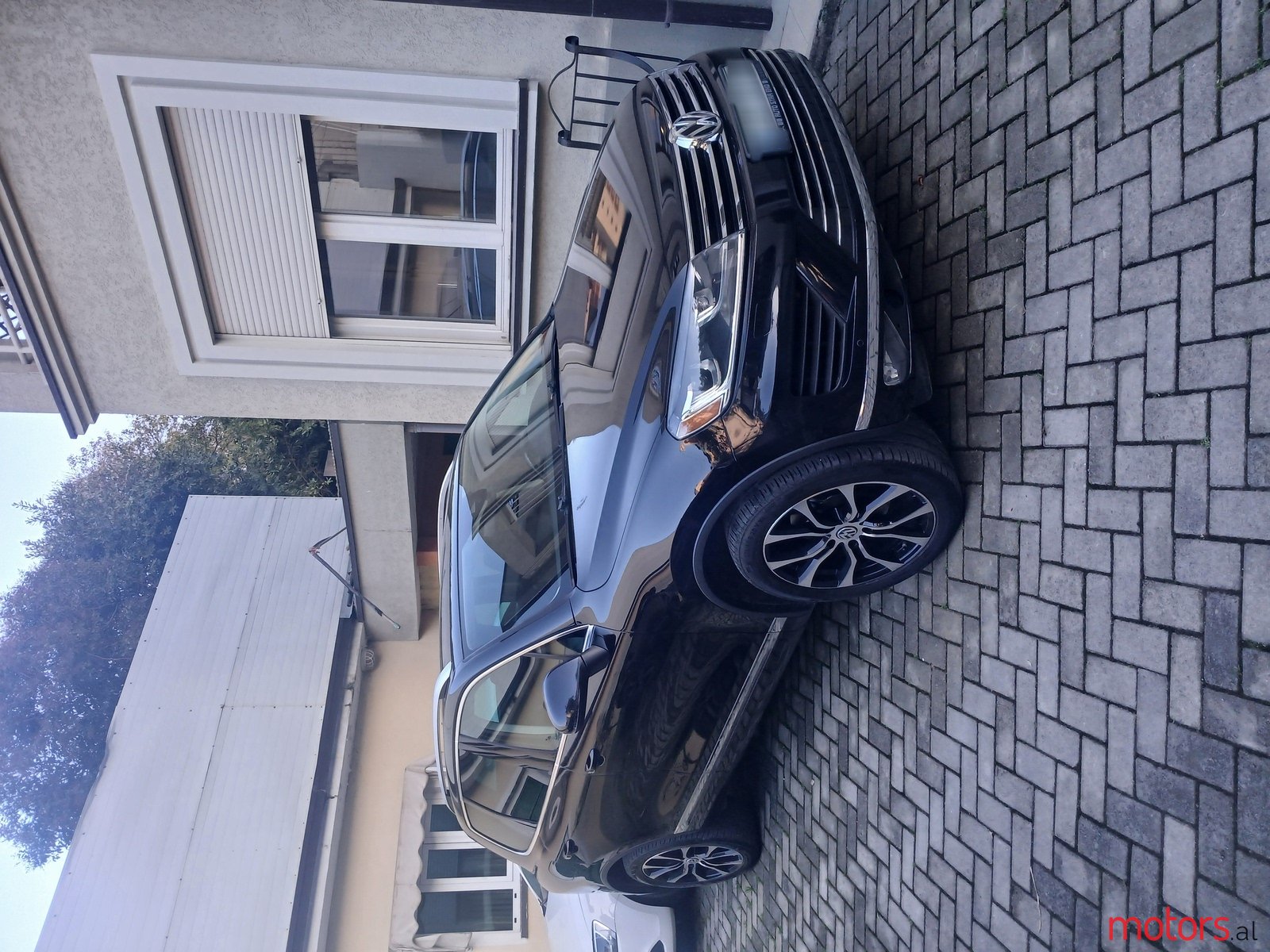 2016' Volkswagen Touareg photo #4