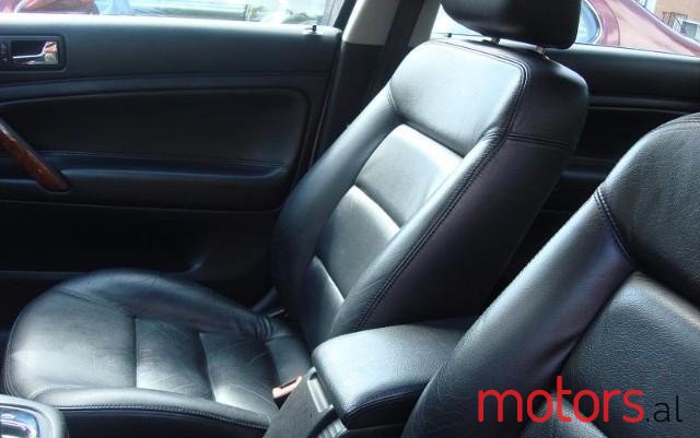 2001' Volkswagen Passat photo #2