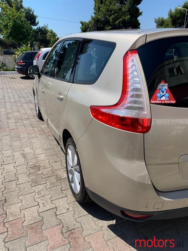 2009' Renault Scenic photo #2